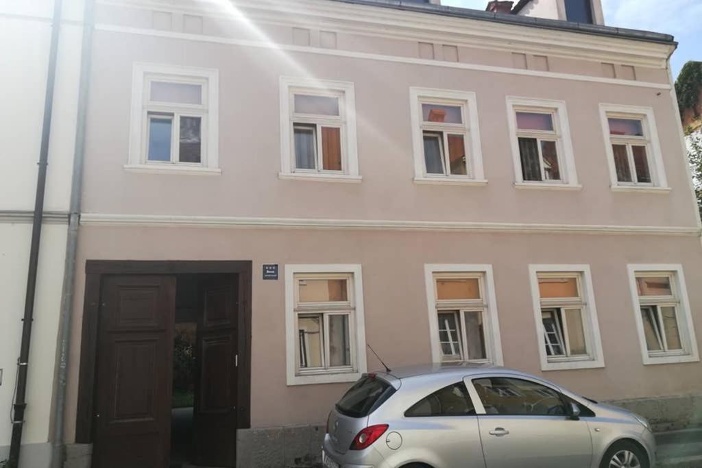 Karlovacka Zvijezda Apartamento Exterior foto